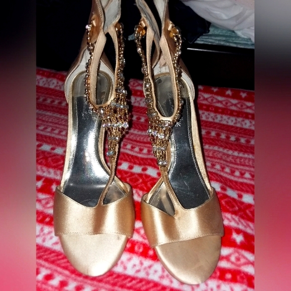 Gianni Bini Heels - Picture 1 of 1